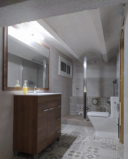 lavabo amb rajoles hidrauliques
