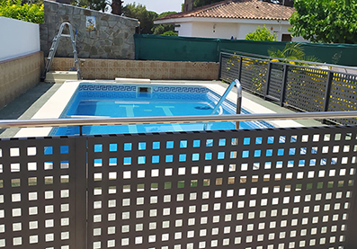 Tanca al voltant de la piscina